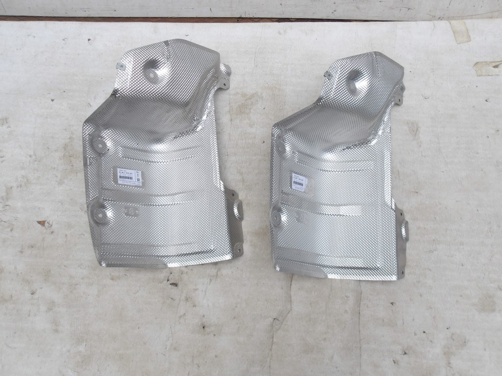 ÁR/DB [GYÁRI ÚJ] BMW - HŐVÉDŐ LEMEZ F30 SZÉRIA+LCI 2. kép